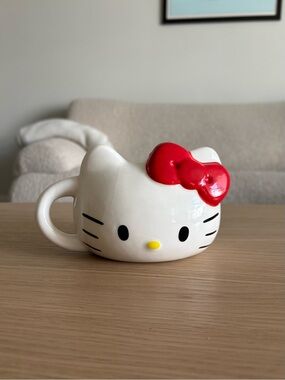 Hello Kitty Ceramic Mug/ Planter with Red Bow